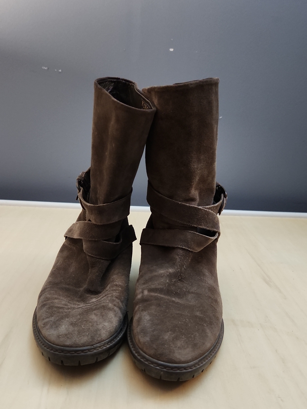 Stuart Weitzman 10M Gray/Brown Leather Ankle Wrap Strap Boots.